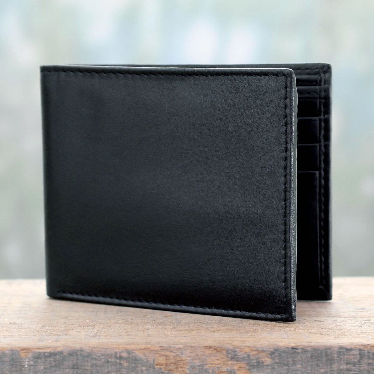 Traditional Black Leather Wallet with Lined Internal Pockets
