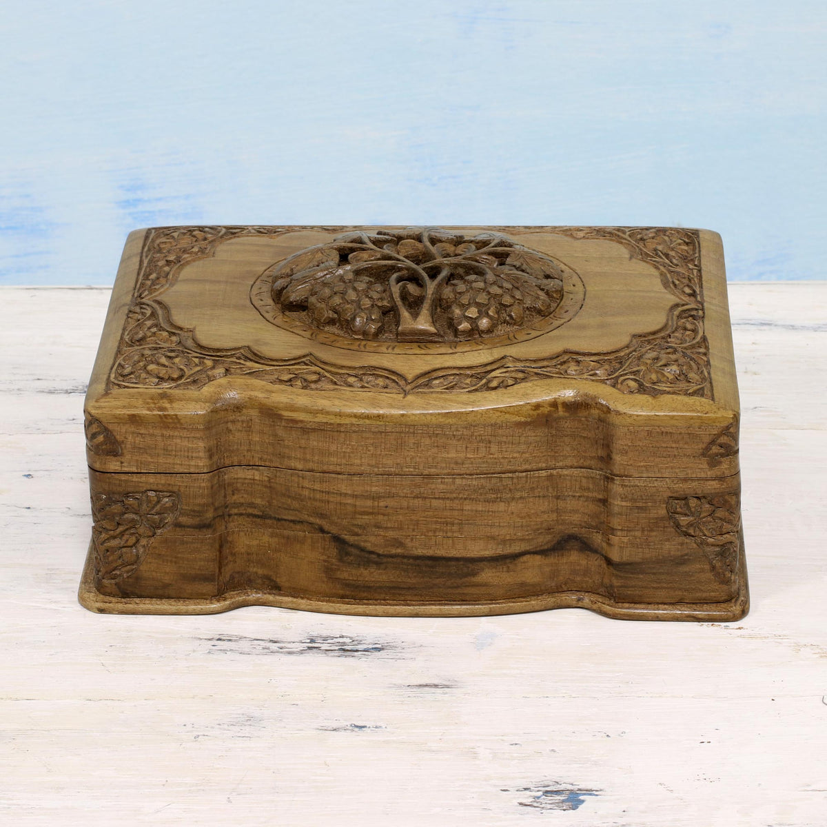 Walnut jewelry box - Vineyard