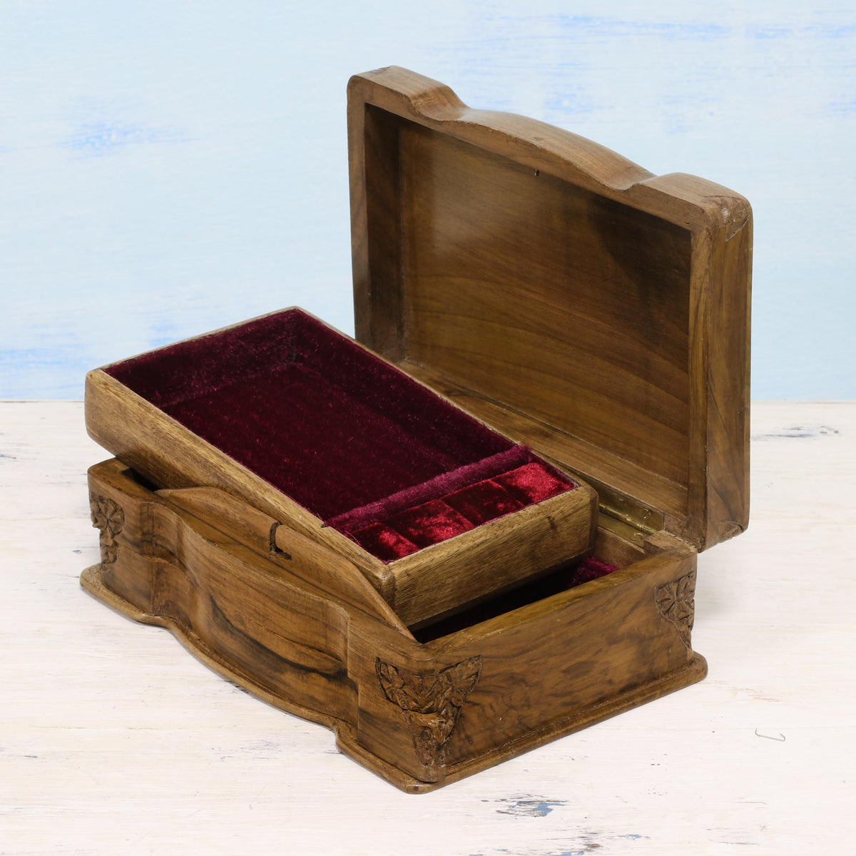 Walnut jewelry box - Vineyard