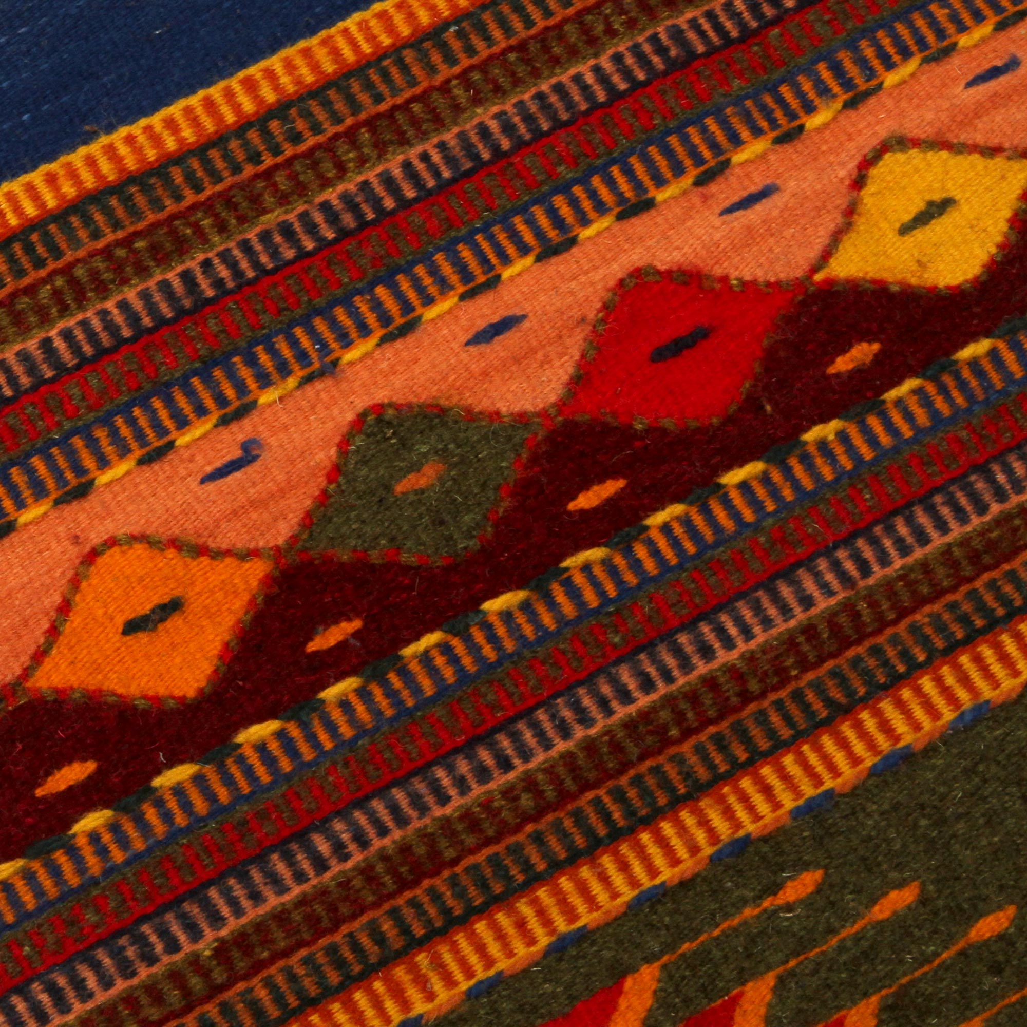 Center Cross - Handcrafted Geometric Wool Area Rug (4x6.5)