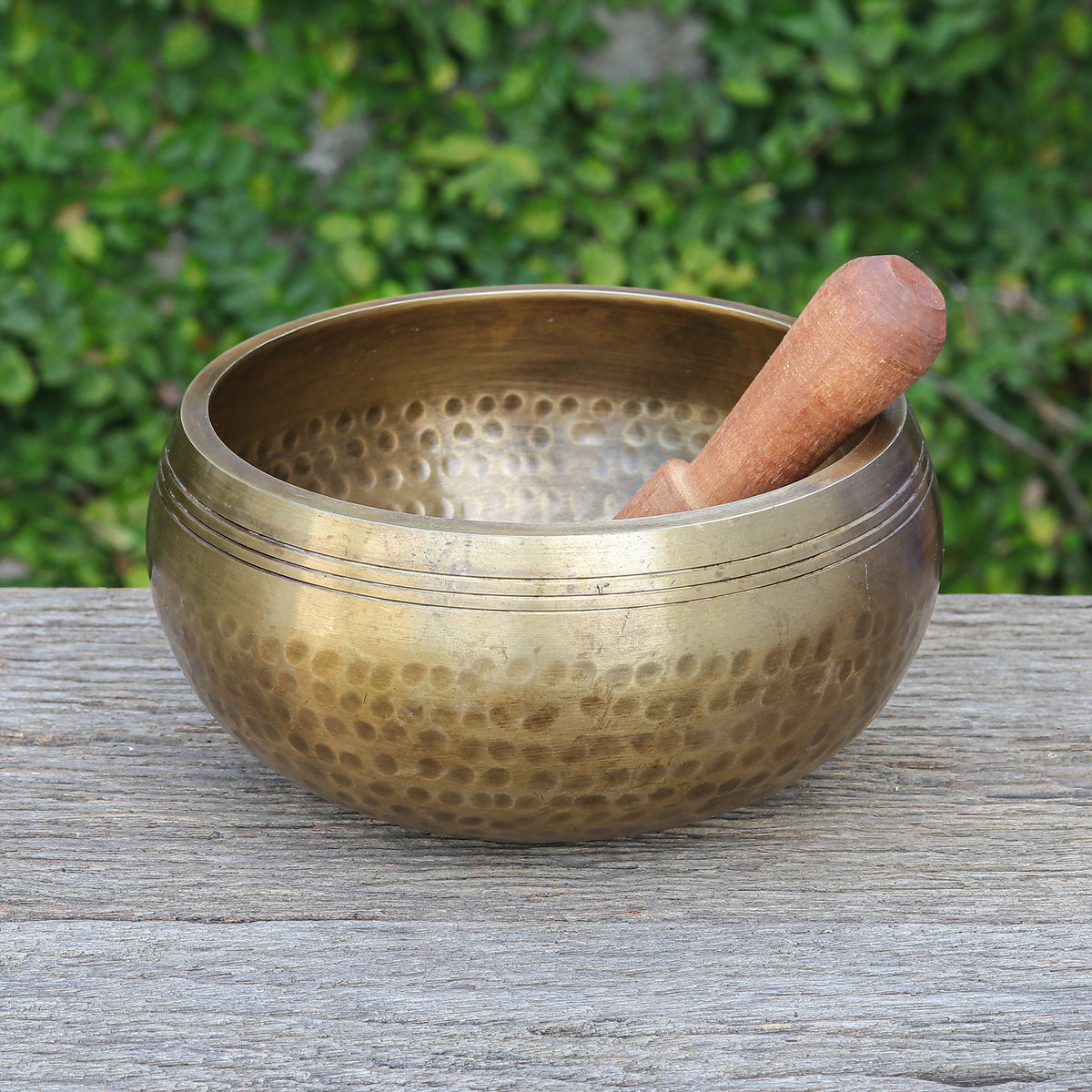 Hammered Brass Singing Bowl with Wood Striker - Singing Spirit