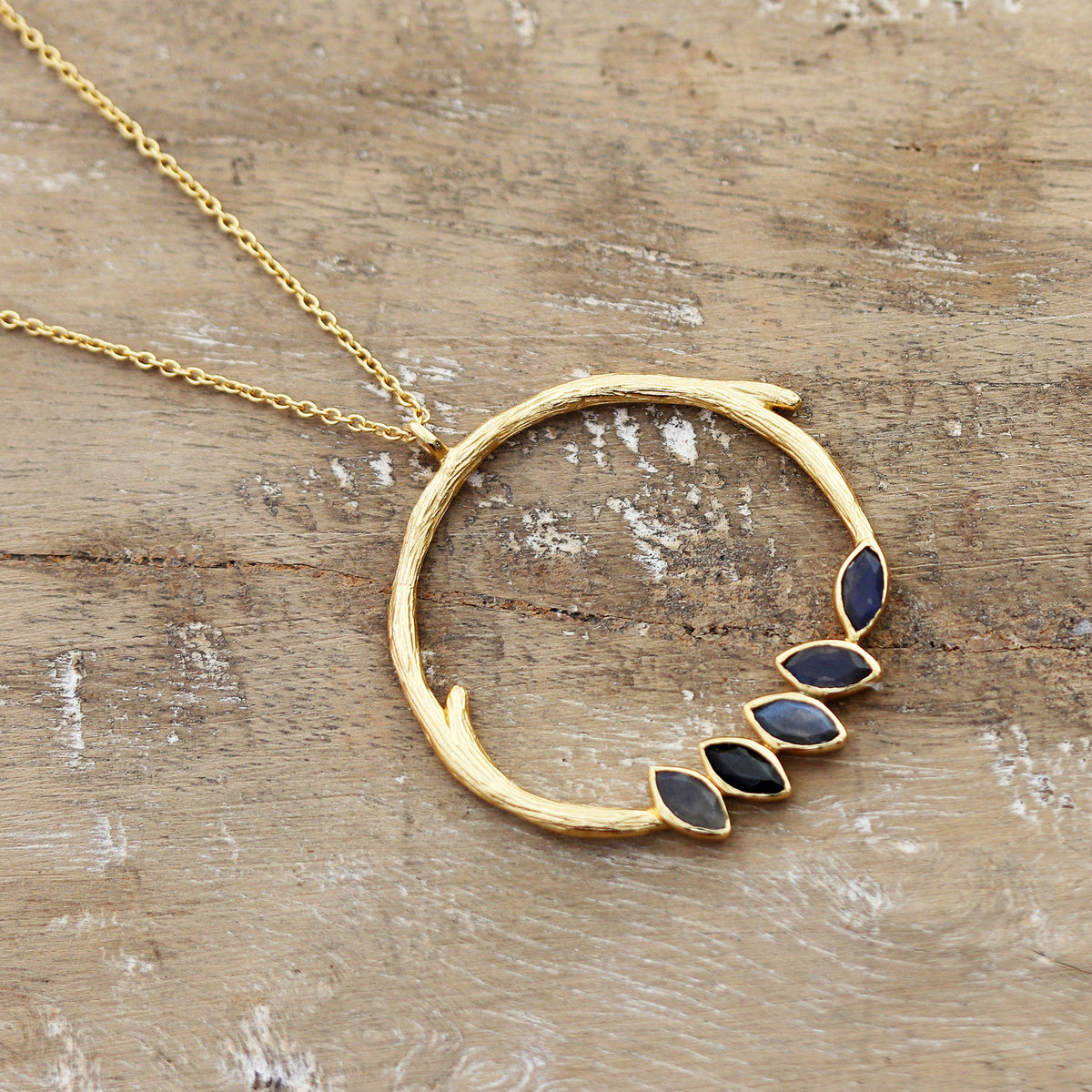 A Gold-Plated Necklace with a Labradorite and Onyx Wreath Pendant