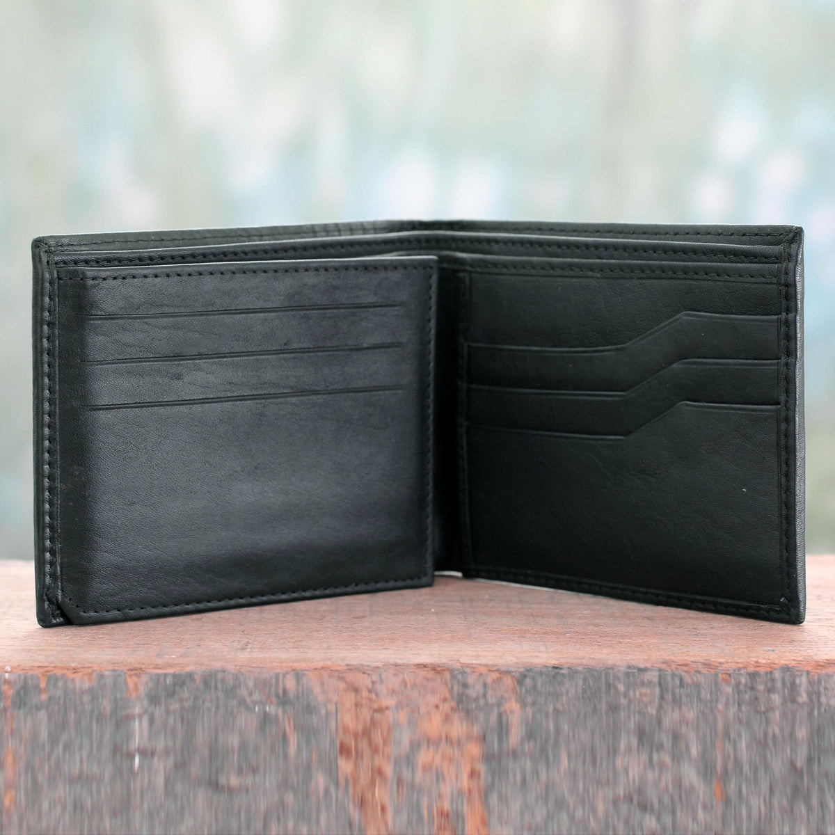 Traditional Black Leather Wallet with Lined Internal Pockets