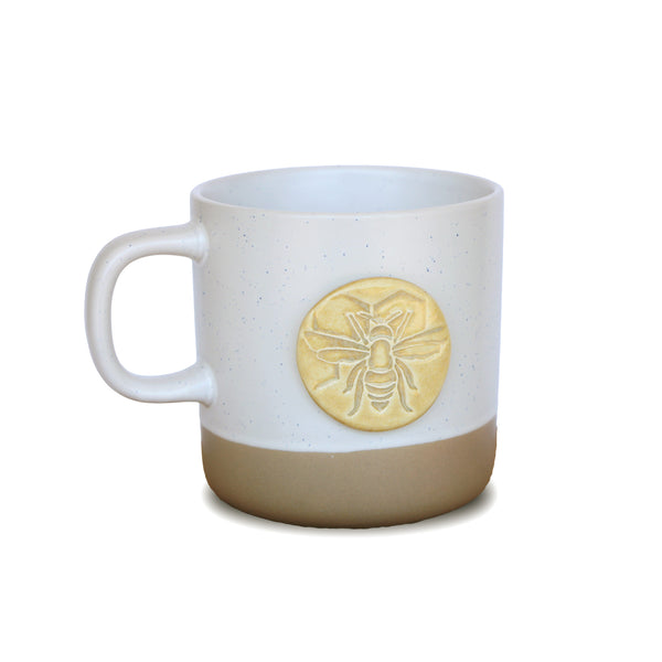 Mug with bee pendant on its front