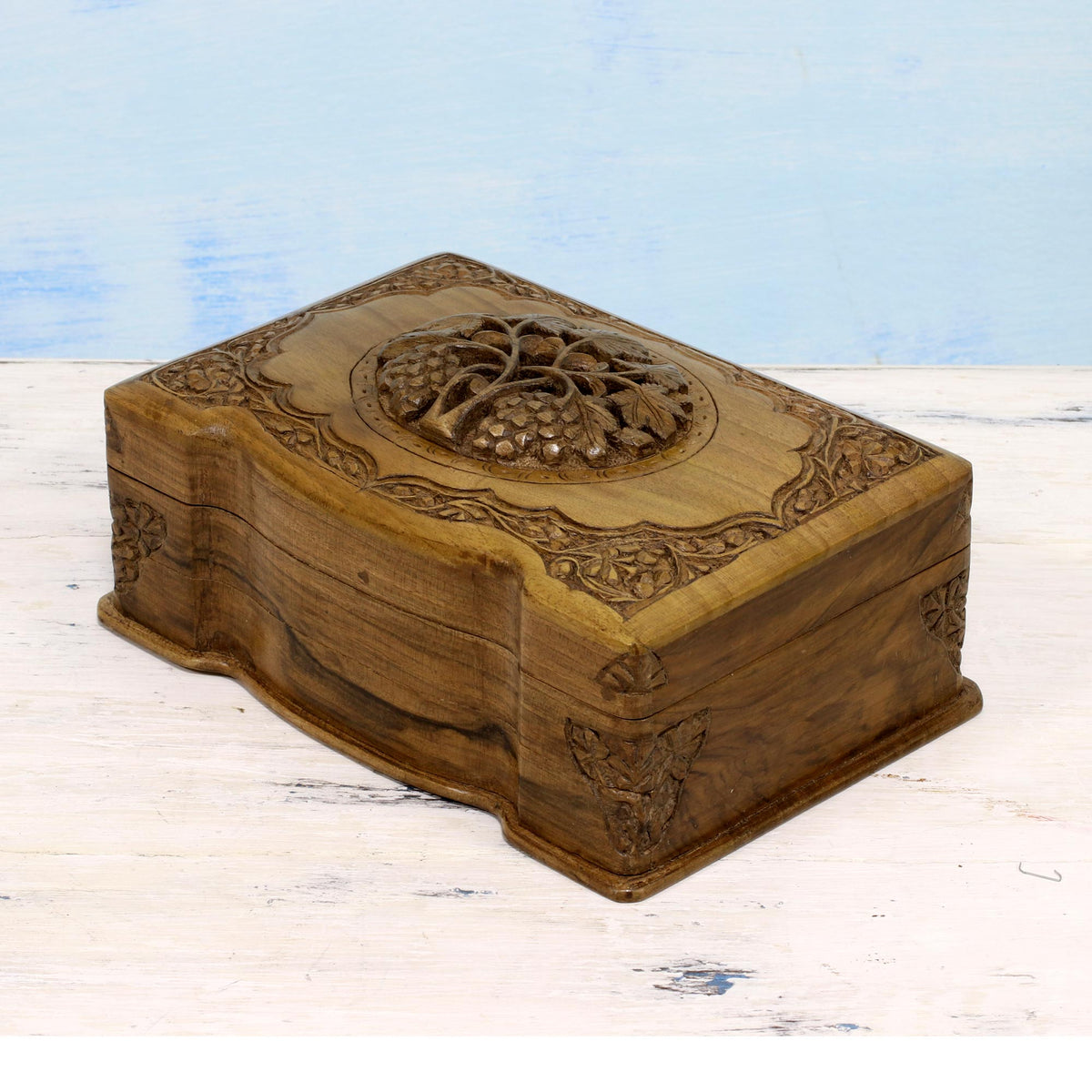 Walnut jewelry box - Vineyard