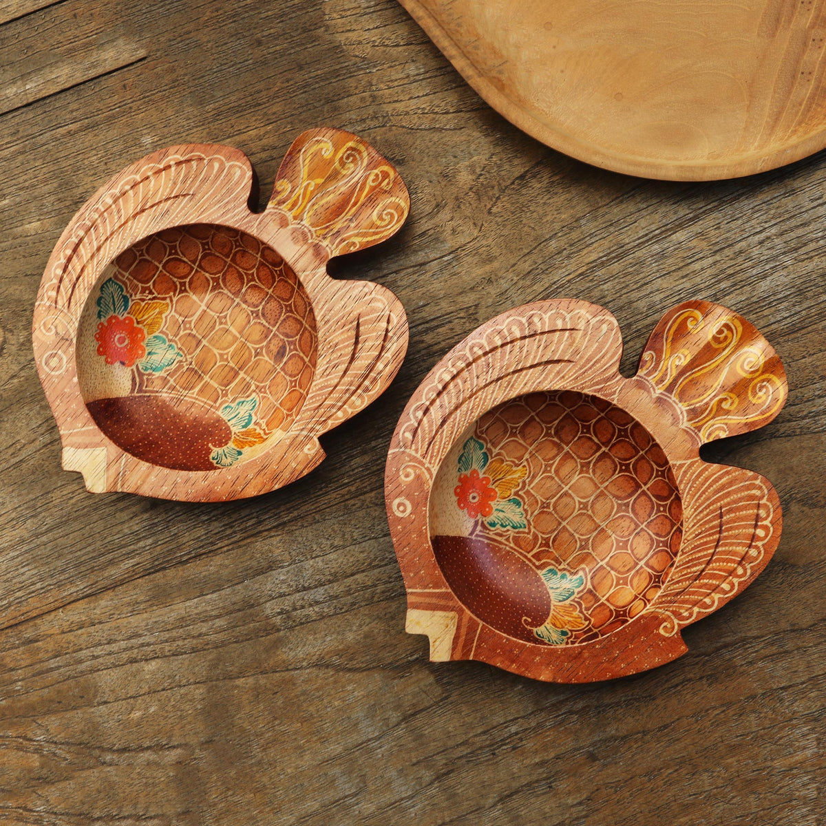 Handcrafted Fish-Shaped Wood Bowls with Traditional Batik Art