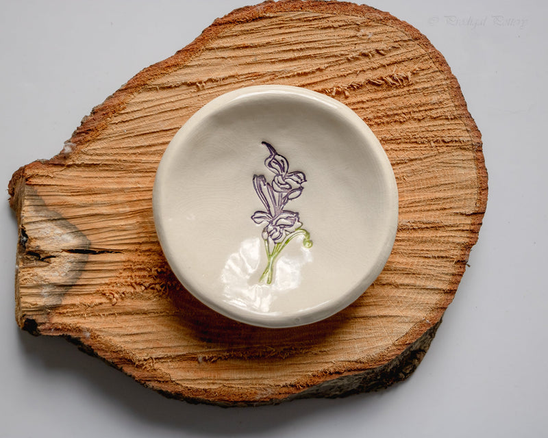 Ring dish on wooden log platter