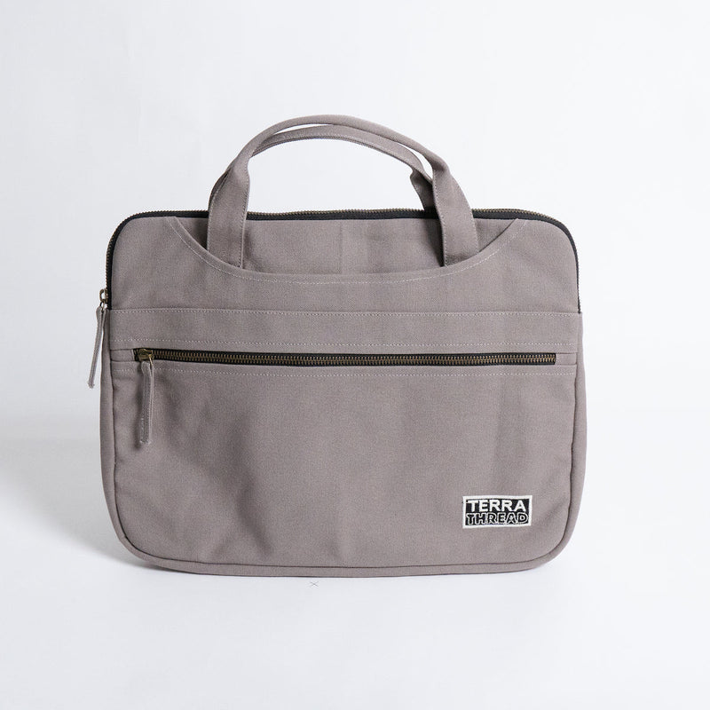 sustainable laptop sleeve with handles in grey cloud color