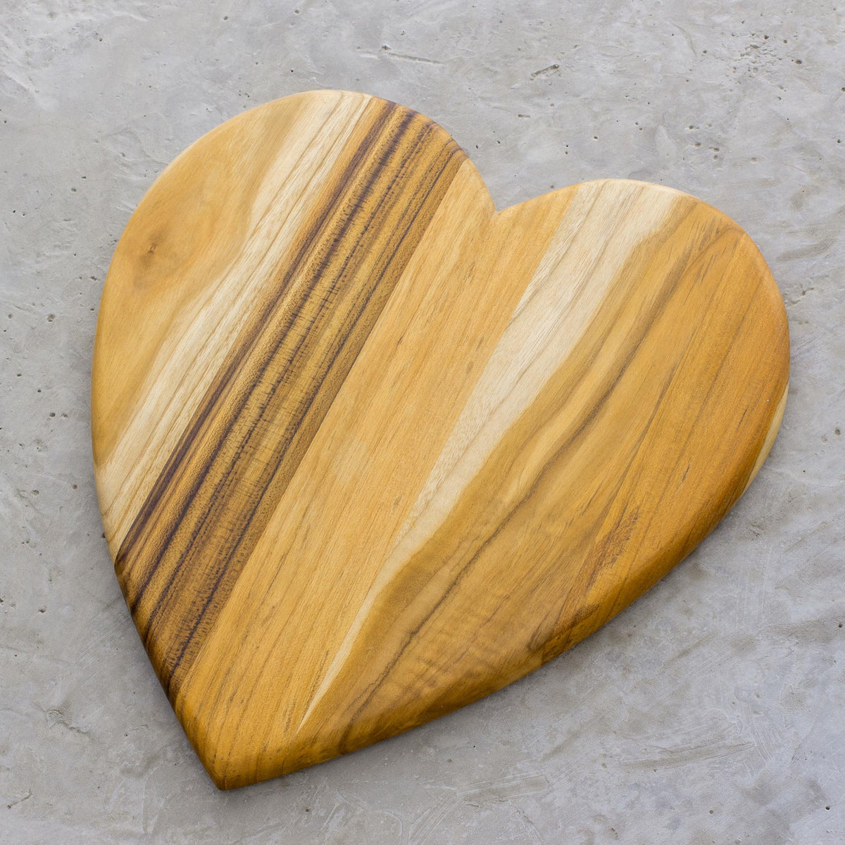 Heart-Shaped Teak Wood Cutting Board - Heart of Cooking